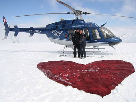 Heiratsantrag auf dem Gletschereis