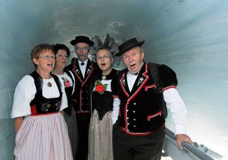 Medienkonferenz des Eidg. Jodlerfest 2011 Interlaken: Jodler im Eispalast