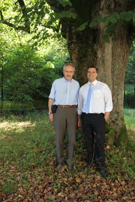 Zusammenarbeit Stiftung Wildnispark Zürich mit Coop auf dem Bild: Roger Vogt, Leiter Verkaufsregion Coop Zentralschweiz-Zürich und Christian Stauffer, Geschäftsführer Stiftung Wildnispark Zürich