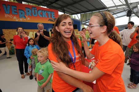 15-jährige Vera Arnold gewinnt Labyrinth-Meisterschaft im Ravensburger Spieleland