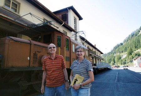 10000. Besucher Edith und Armin Müller vor dem Museum