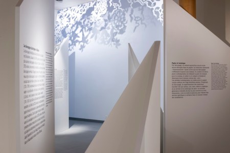 Eingang zur prämierten Ausstellung „Scherenschnitte“, welche noch bis am 03. März 2014 im Forum Schweizer Geschichte in Schwyz zu sehen ist.