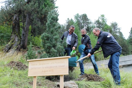 v.l.n.r. Reto Bulgheroni (Leiter PistenBully Schweiz), Rainer Flaig (CEO Saastal Bergbahnen), Raimund Mayer (ehemaliger Leiter PistenBully Schweiz)